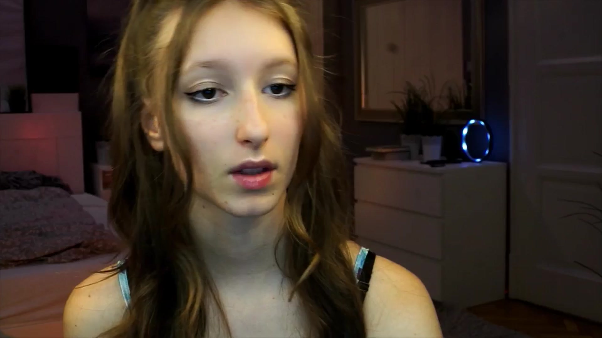 Gallery image thumbnail from Kira9's myfreecams stream on, 09/13/2025, 19:06 image 16 of 20