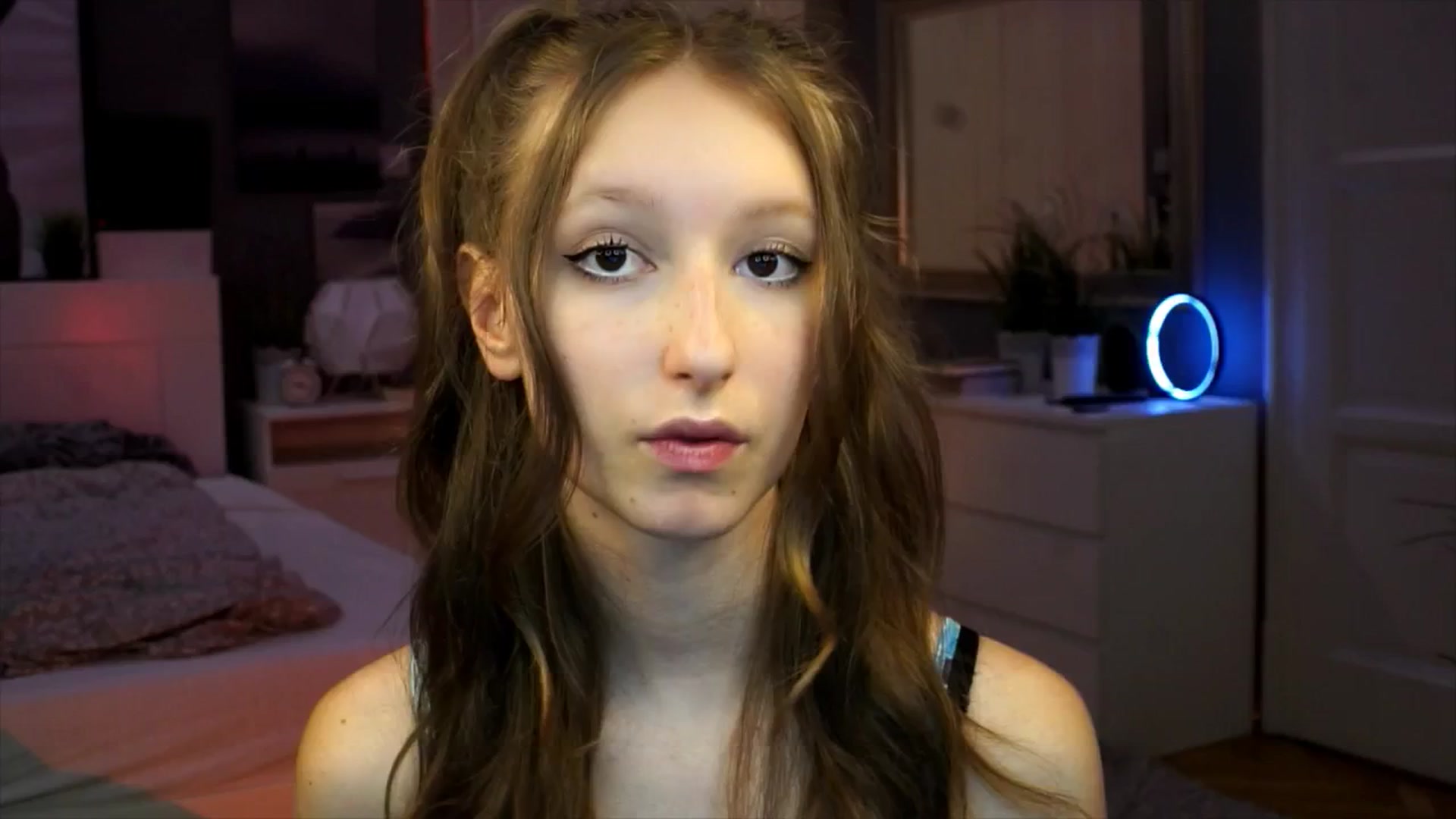 Gallery image thumbnail from Kira9's myfreecams stream on, 09/13/2025, 19:06 image 3 of 20