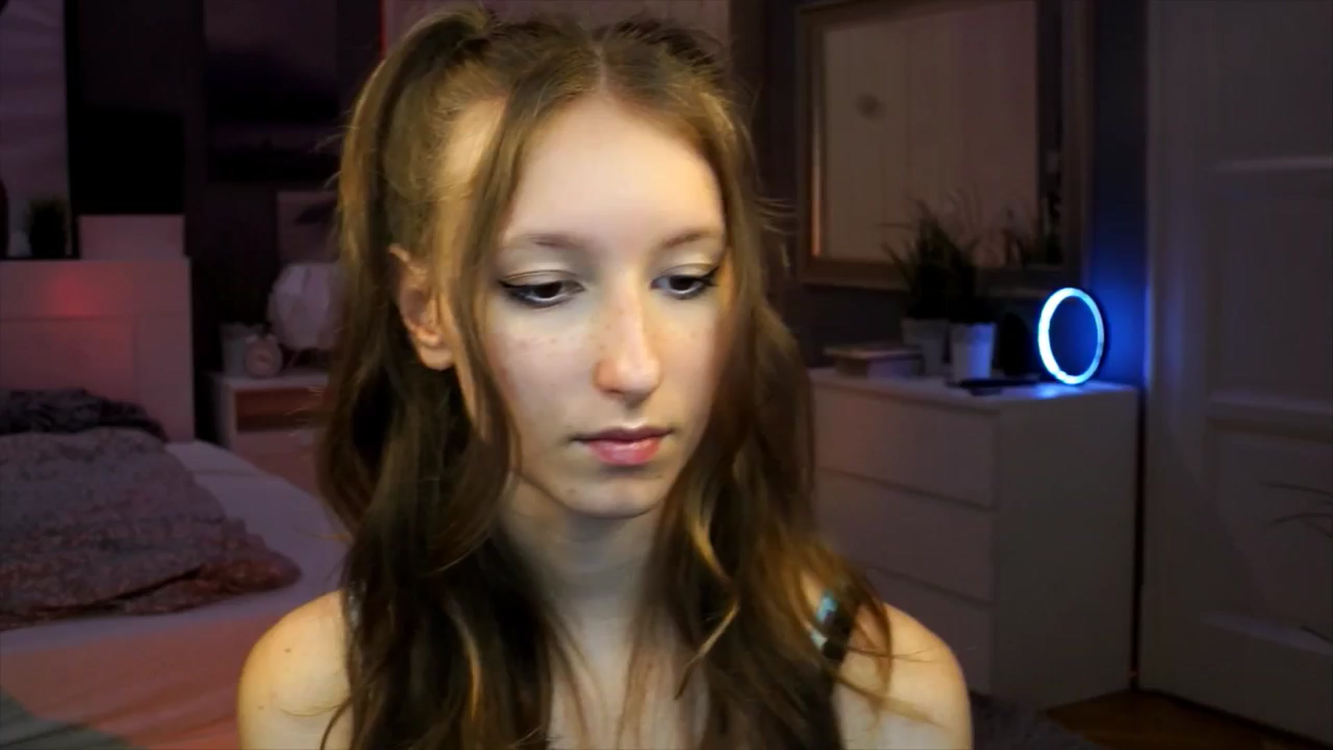 Gallery image thumbnail from Kira9's myfreecams stream on, 09/13/2025, 19:06 image 2 of 20