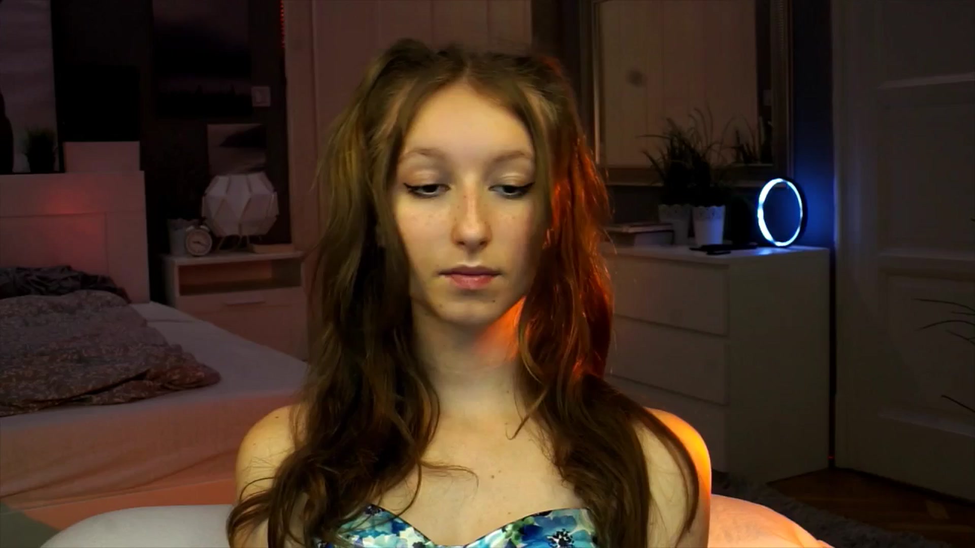 Gallery image thumbnail from Kira9's myfreecams stream on, 09/13/2025, 20:01 image 9 of 20