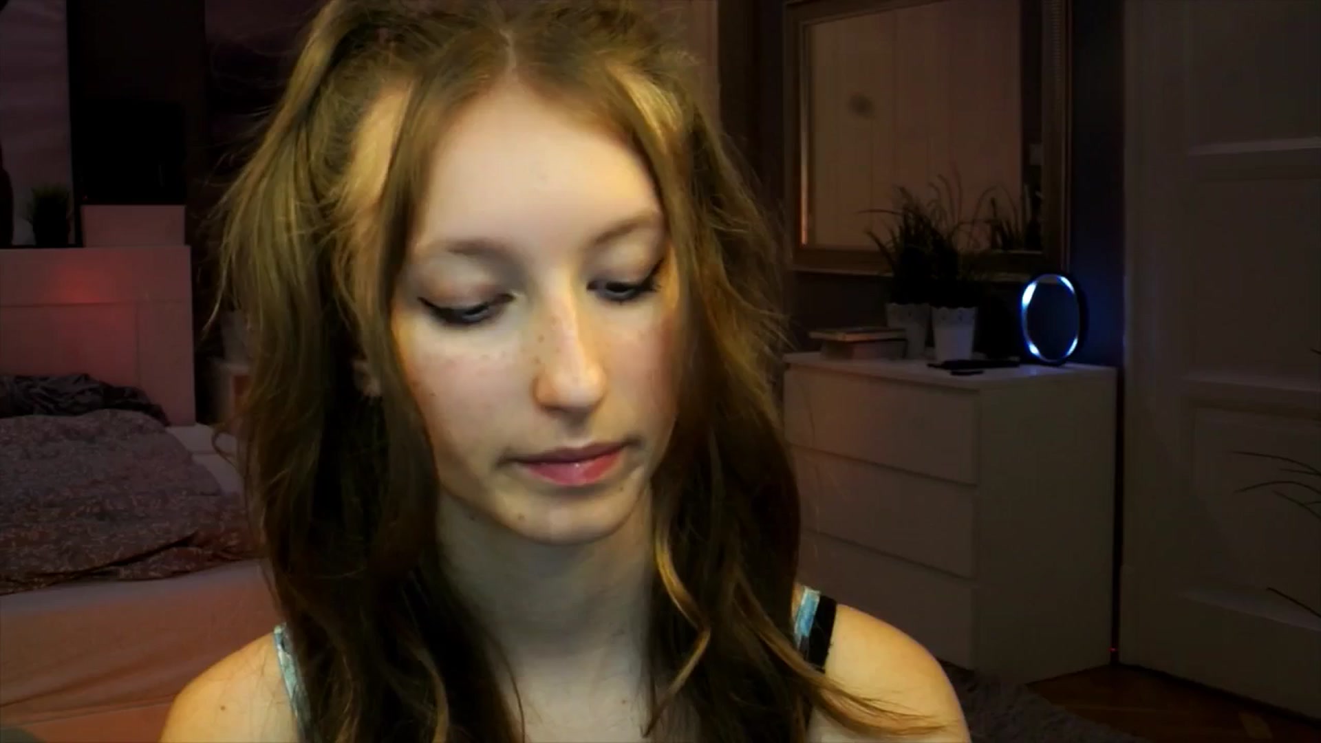 Gallery image thumbnail from Kira9's myfreecams stream on, 09/13/2025, 20:01 image 15 of 20
