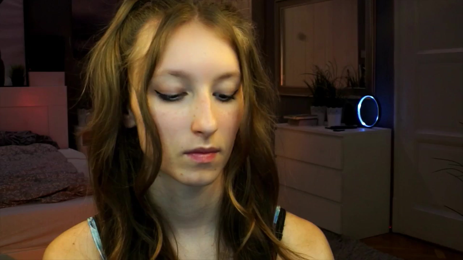 Gallery image thumbnail from Kira9's myfreecams stream on, 09/13/2025, 20:01 image 18 of 20