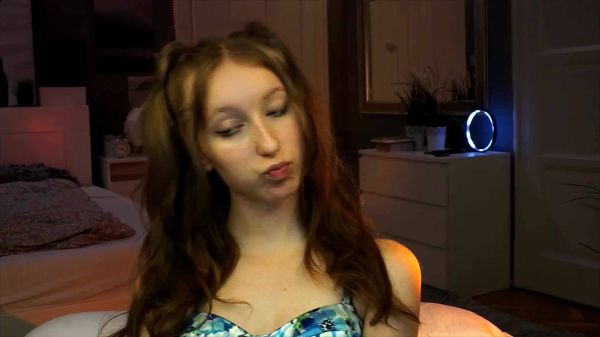 Gallery image thumbnail from Kira9's myfreecams stream on, 09/13/2025, 20:01 image 7 of 20
