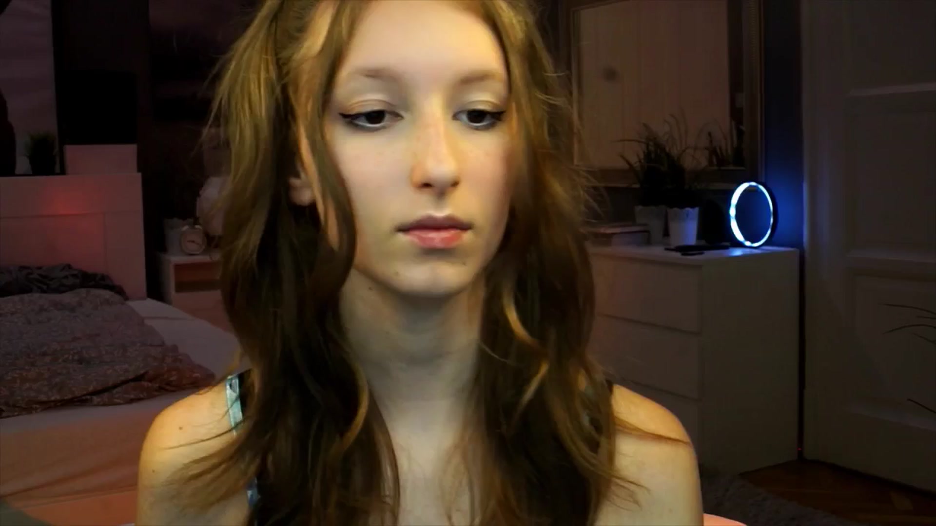 Gallery image thumbnail from Kira9's myfreecams stream on, 09/13/2025, 20:01 image 2 of 20