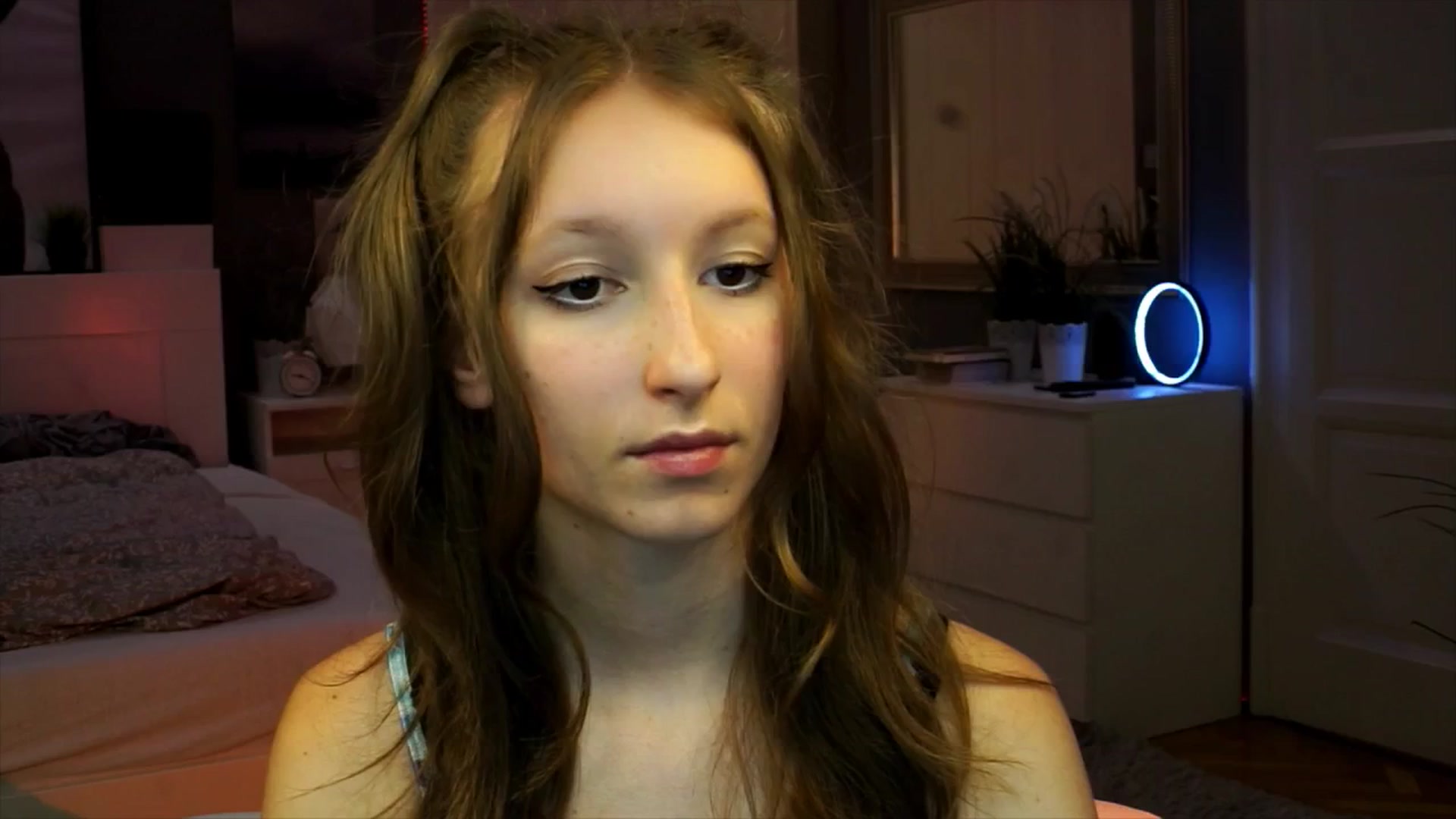 Gallery image thumbnail from Kira9's myfreecams stream on, 09/13/2025, 20:01 image 4 of 20