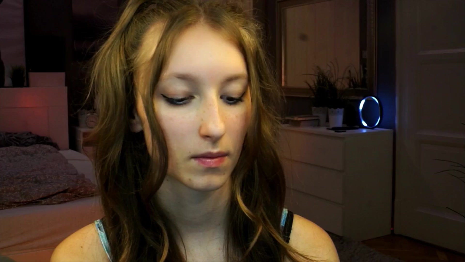 Gallery image thumbnail from Kira9's myfreecams stream on, 09/13/2025, 20:01 image 17 of 20