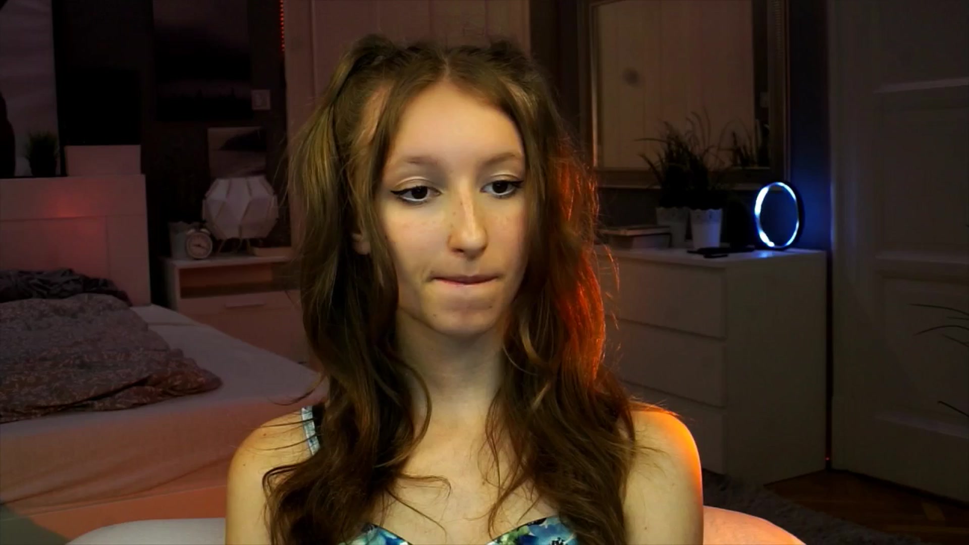 Gallery image thumbnail from Kira9's myfreecams stream on, 09/13/2025, 20:01 image 5 of 20