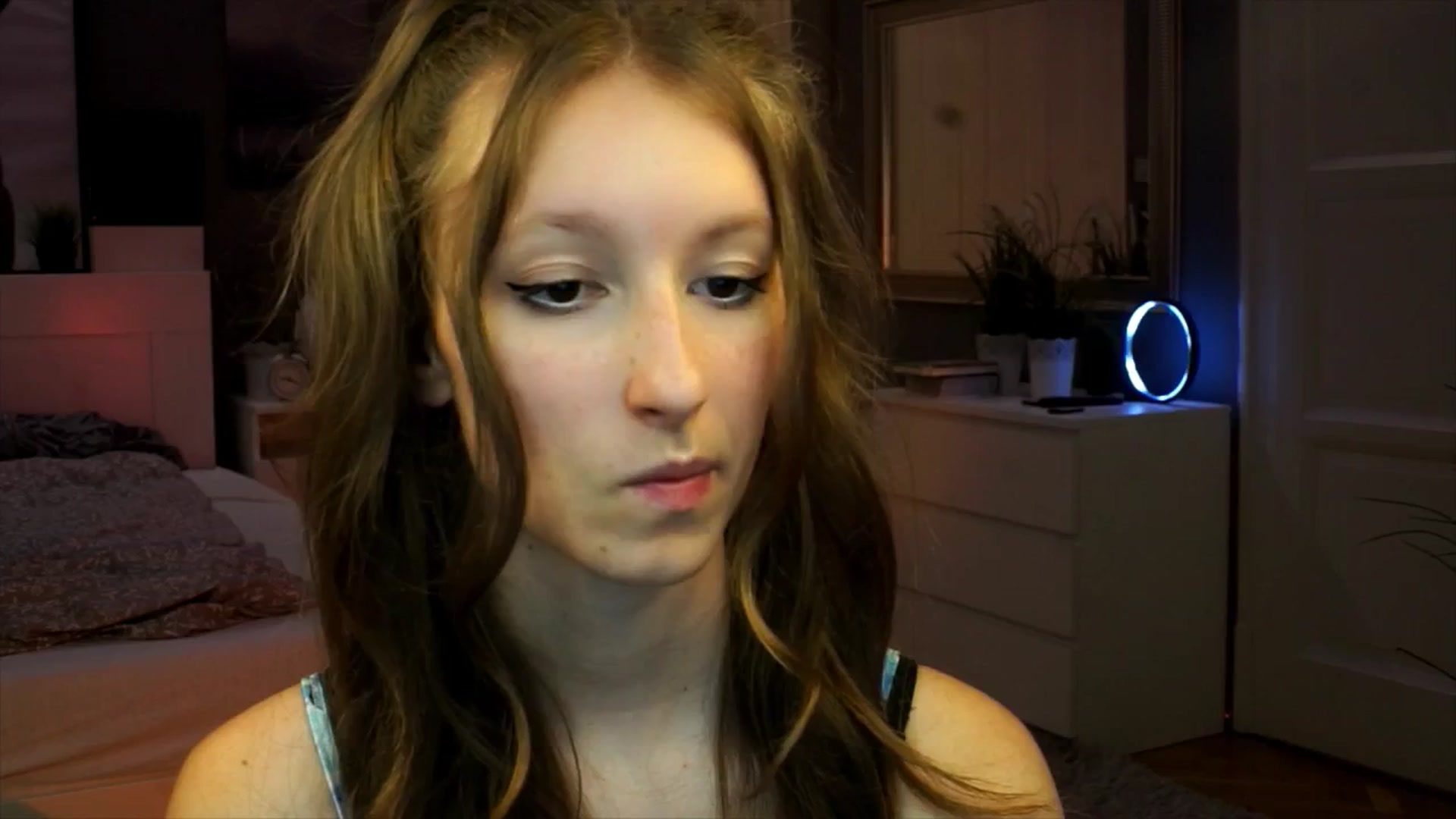 Gallery image thumbnail from Kira9's myfreecams stream on, 09/13/2025, 20:01 image 14 of 20