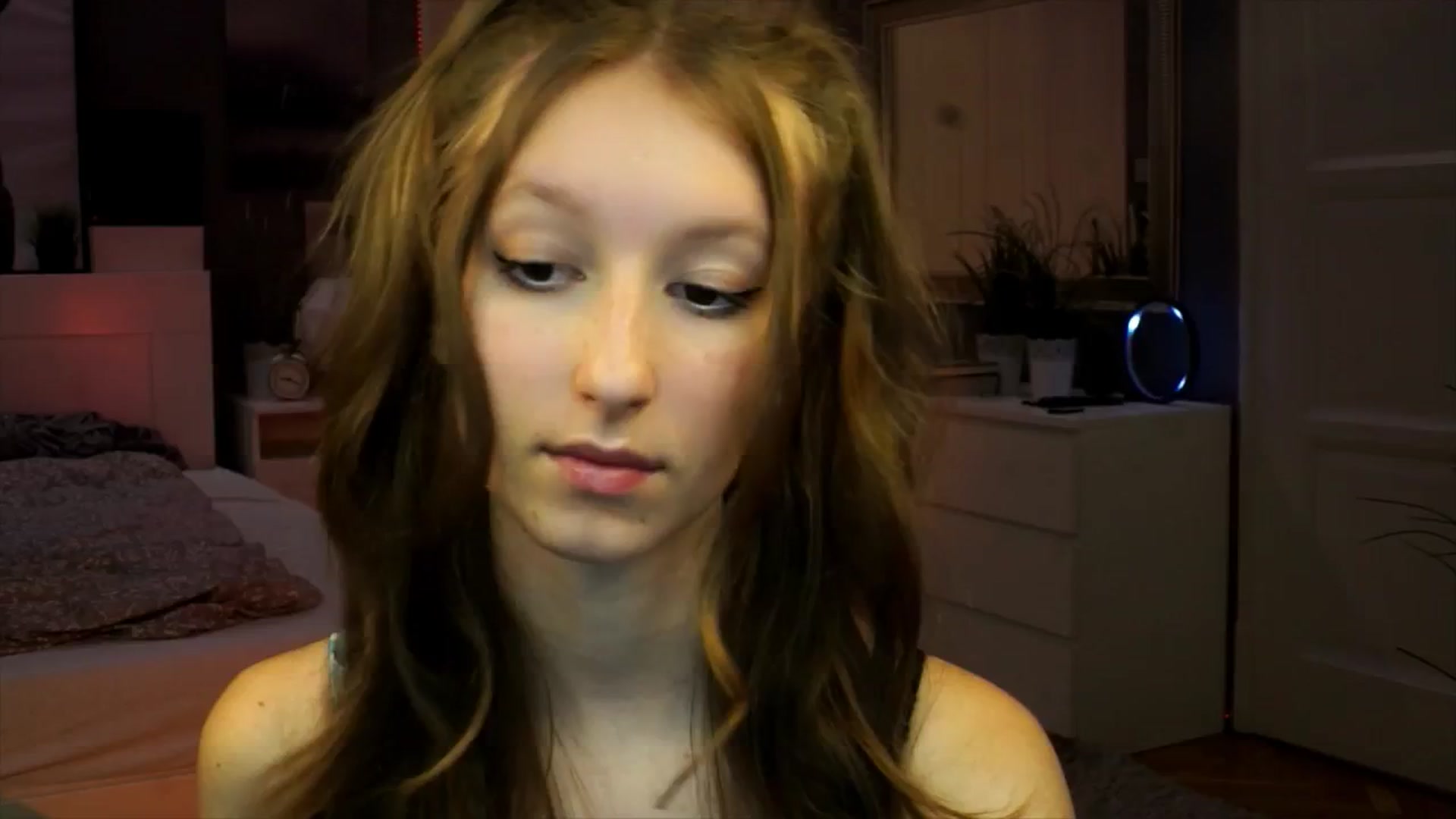 Gallery image thumbnail from Kira9's myfreecams stream on, 09/13/2025, 20:01 image 13 of 20