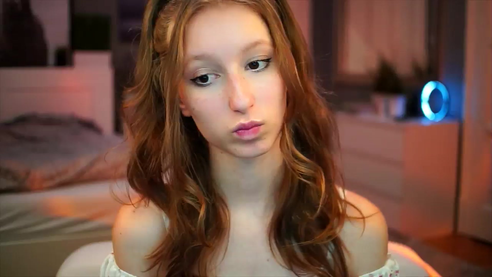 Gallery image thumbnail from Kira9's myfreecams stream on, 09/14/2025, 17:44 image 17 of 20
