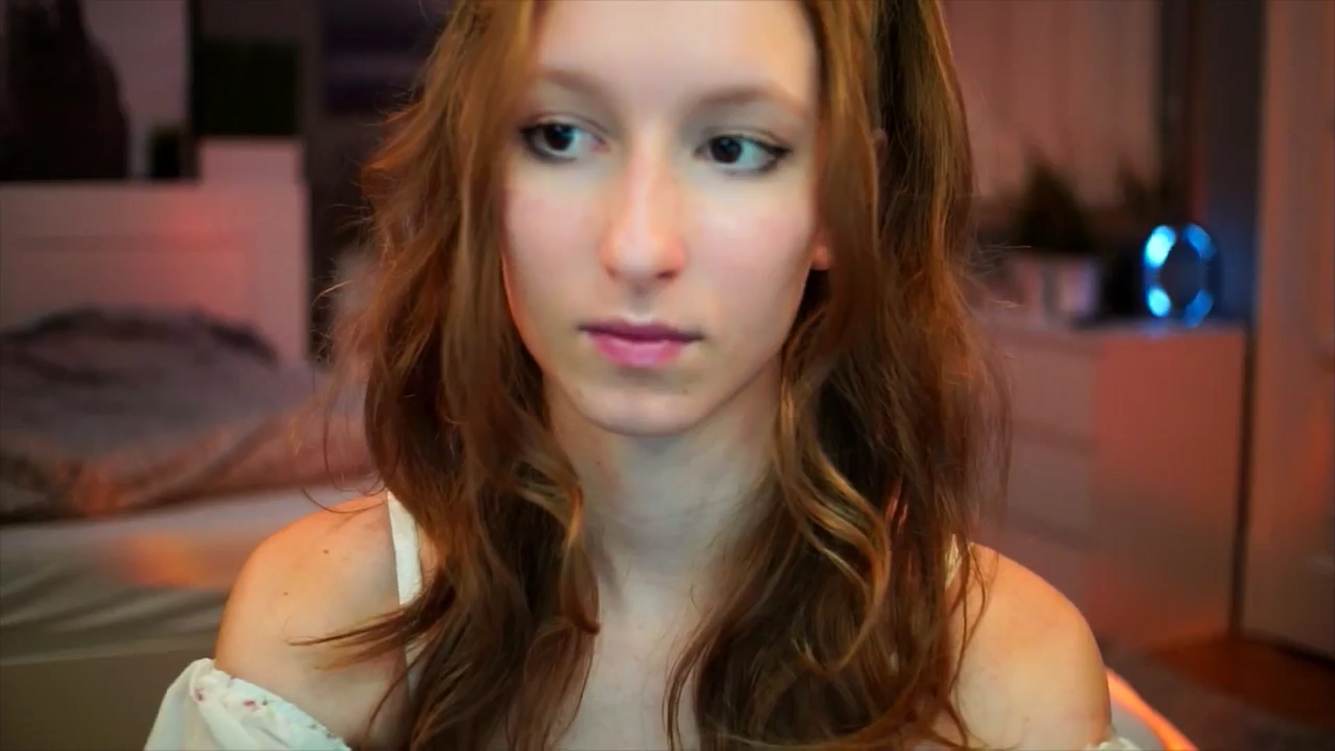 Gallery image thumbnail from Kira9's myfreecams stream on, 09/14/2025, 17:44 image 15 of 20