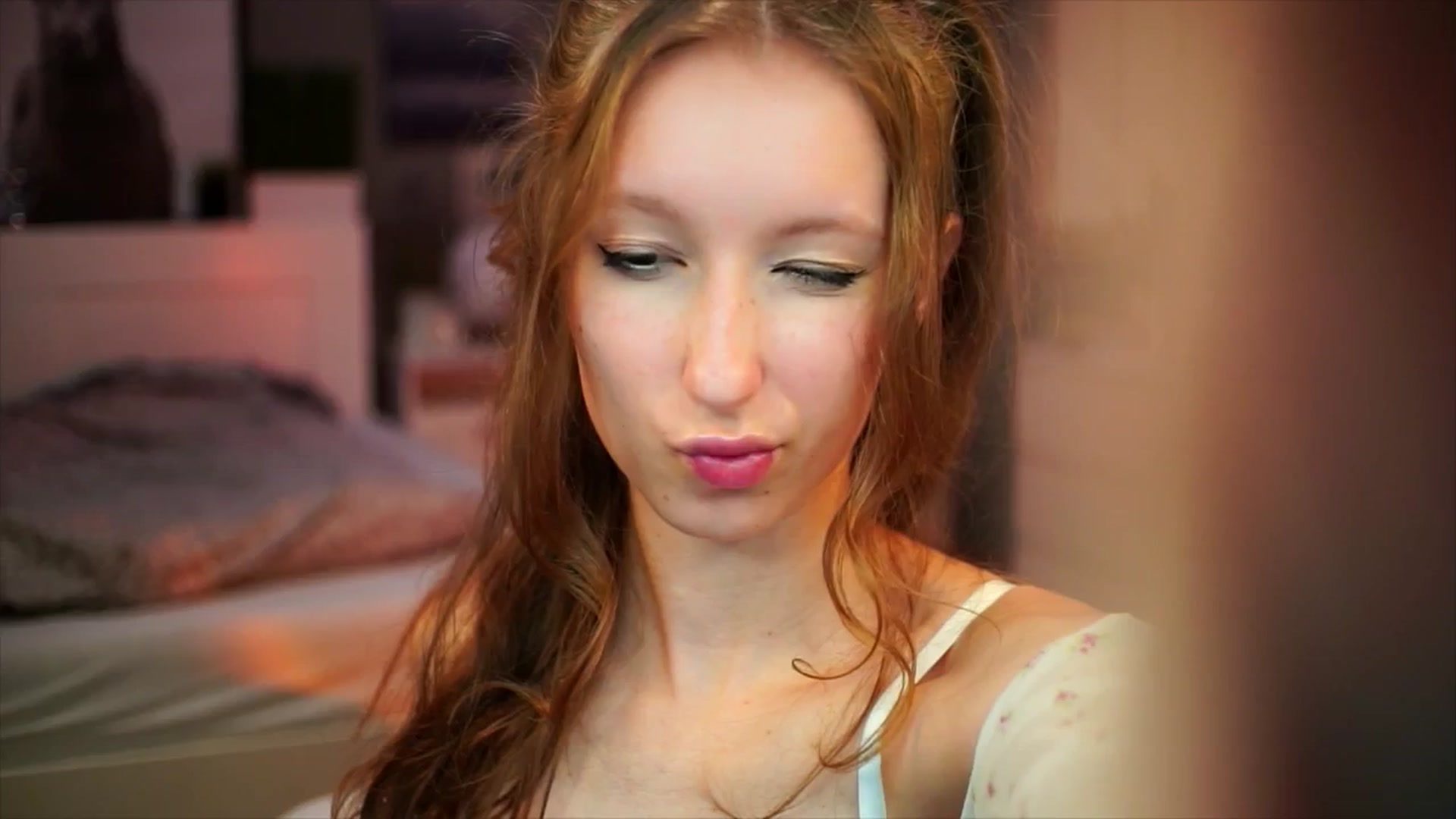 Gallery image thumbnail from Kira9's myfreecams stream on, 09/14/2025, 19:13 image 3 of 20