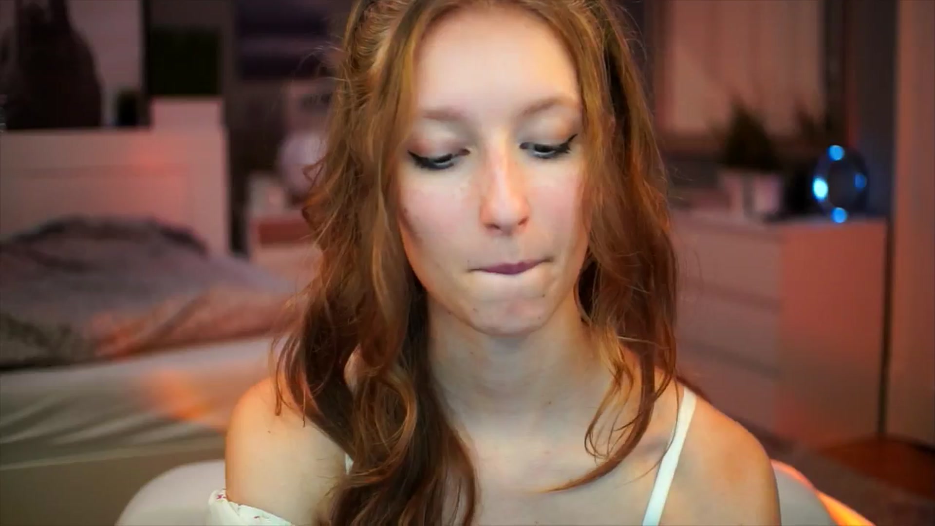 Gallery image thumbnail from Kira9's myfreecams stream on, 09/14/2025, 19:13 image 19 of 20