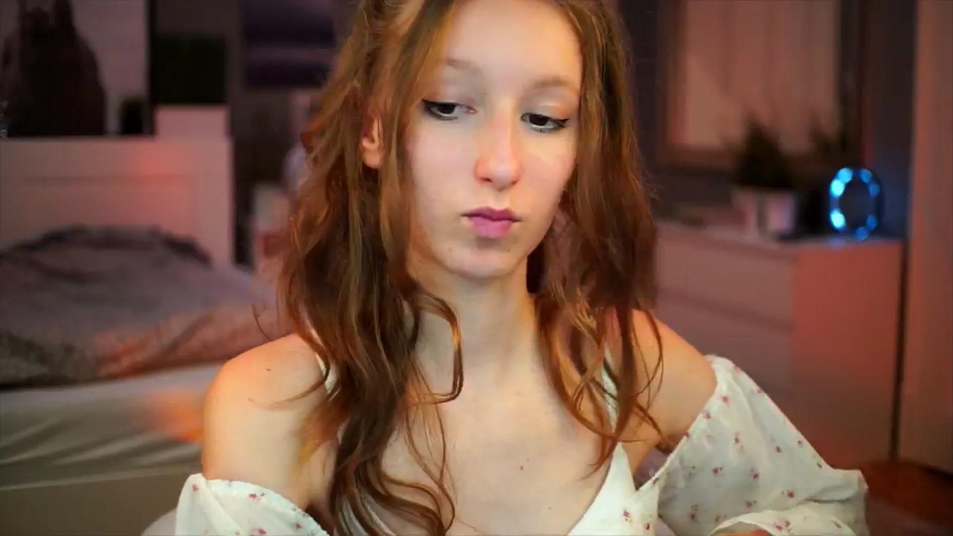 Gallery image thumbnail from Kira9's myfreecams stream on, 09/14/2025, 19:13 image 11 of 20