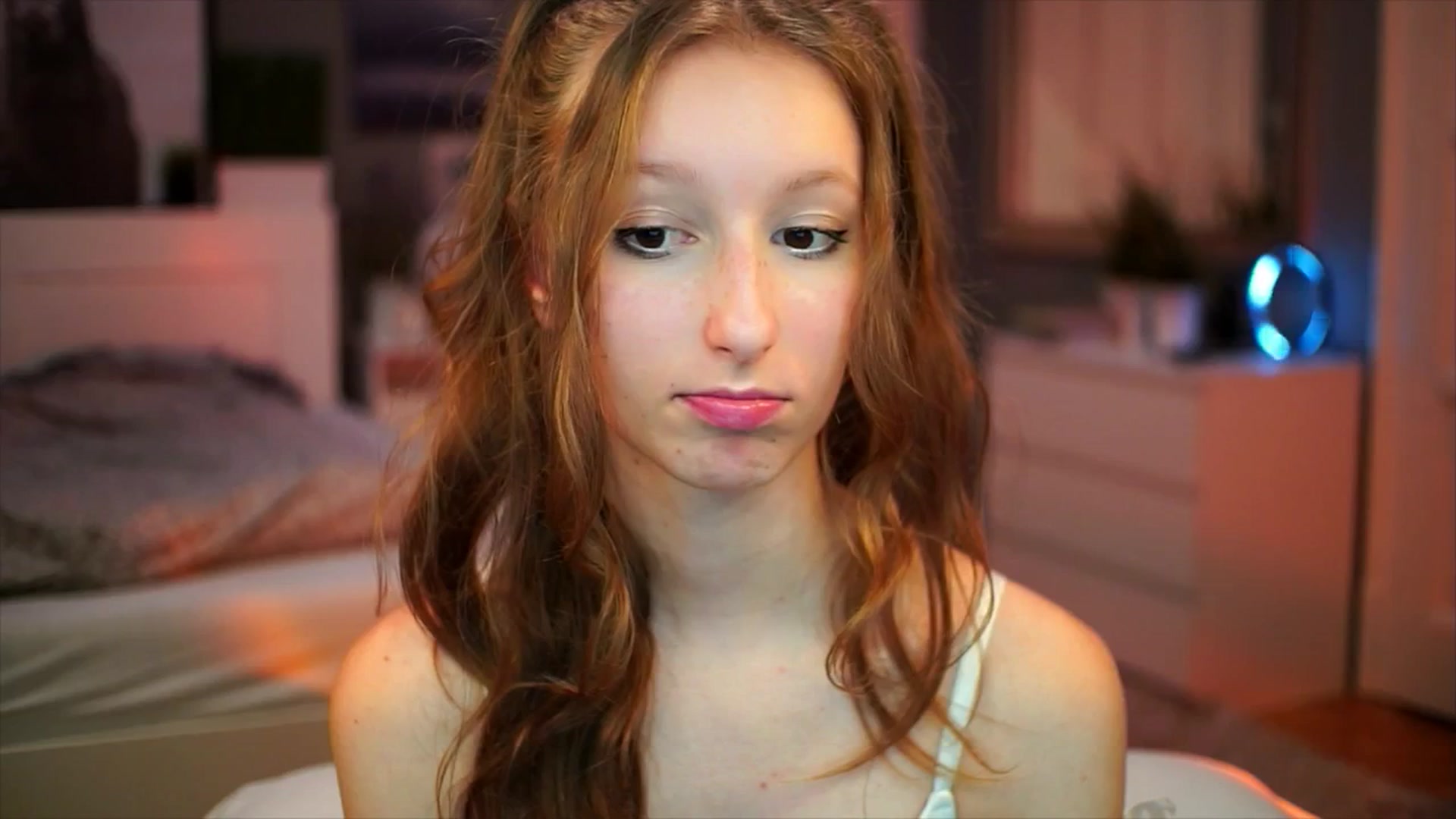 Gallery image thumbnail from Kira9's myfreecams stream on, 09/14/2025, 19:44 image 15 of 20