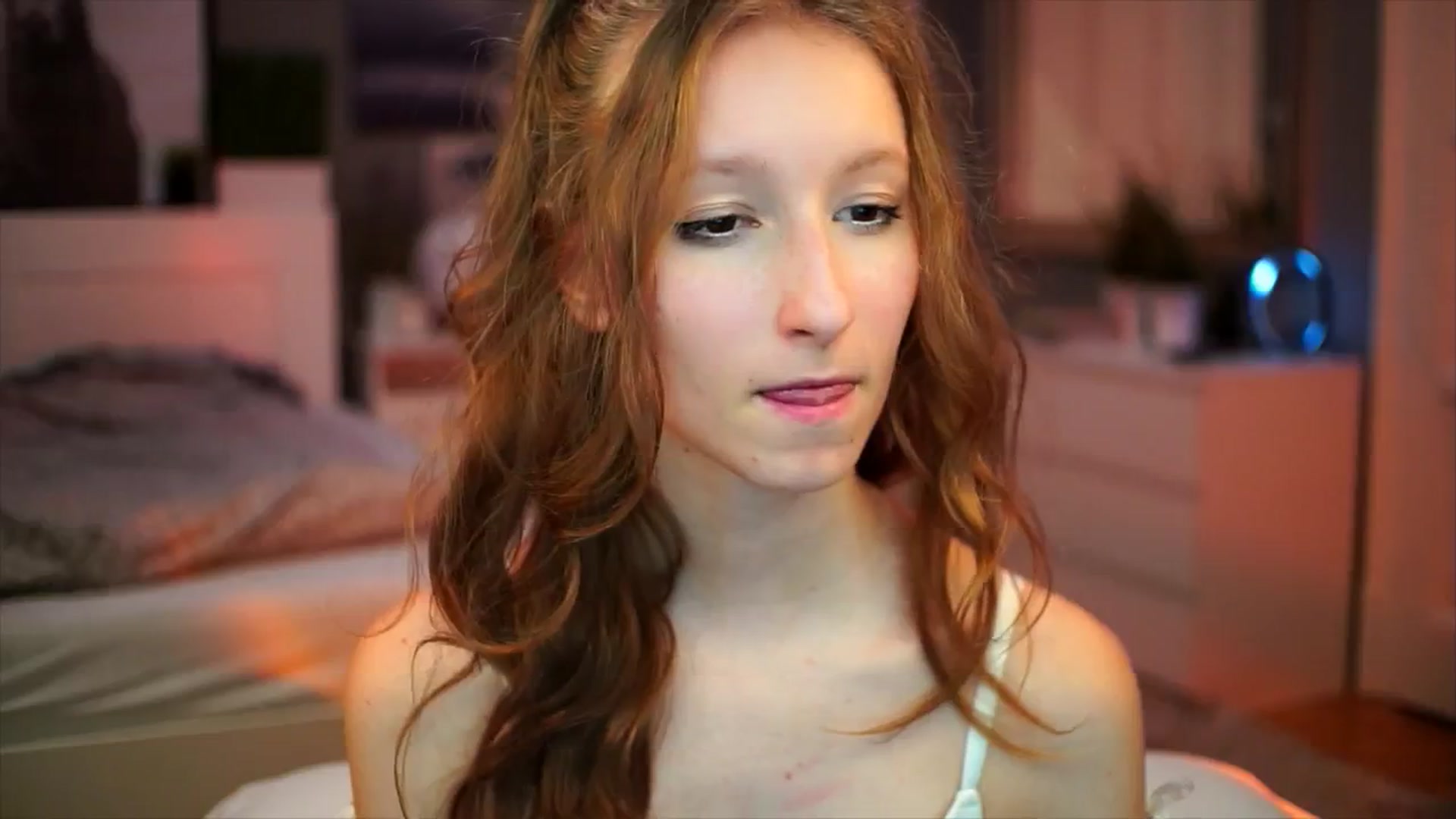 Gallery image thumbnail from Kira9's myfreecams stream on, 09/14/2025, 19:44 image 11 of 20