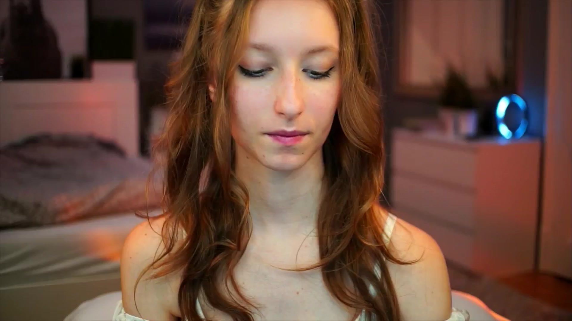 Gallery image thumbnail from Kira9's myfreecams stream on, 09/14/2025, 19:44 image 5 of 20