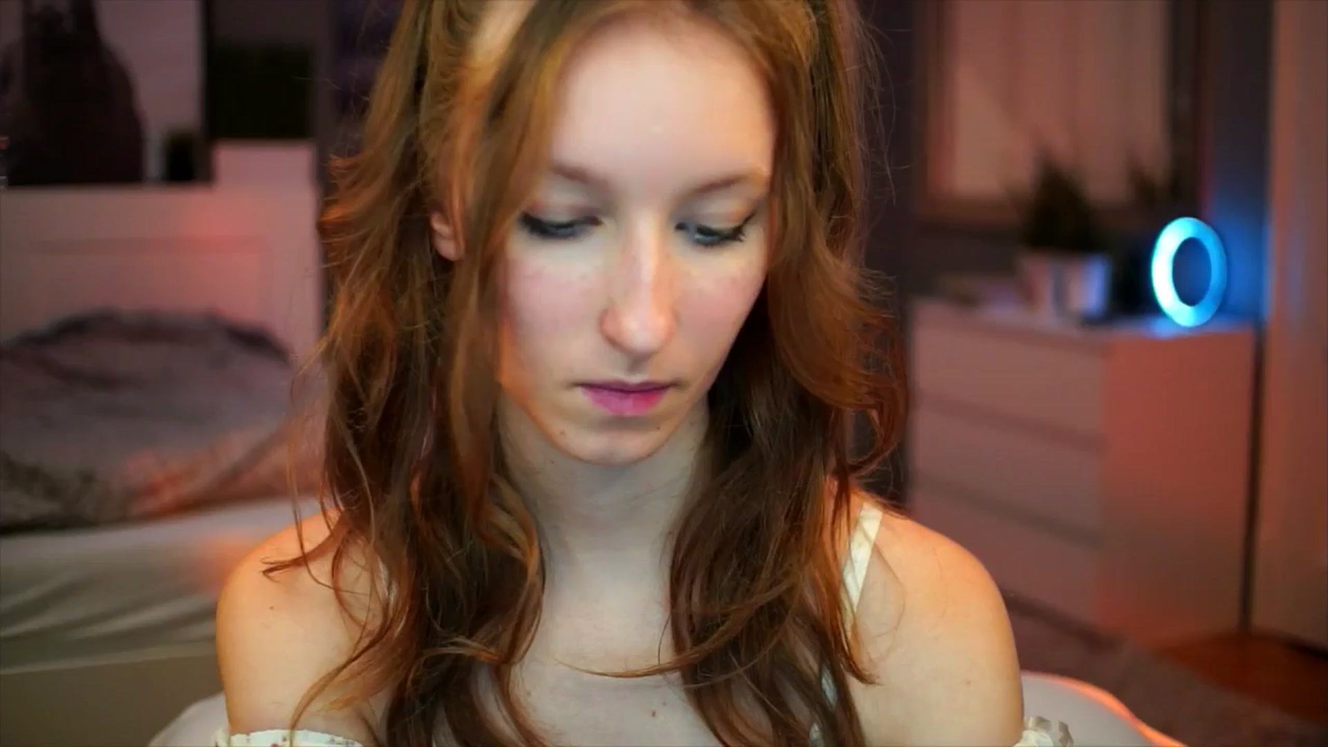 Gallery image thumbnail from Kira9's myfreecams stream on, 09/14/2025, 19:44 image 3 of 20
