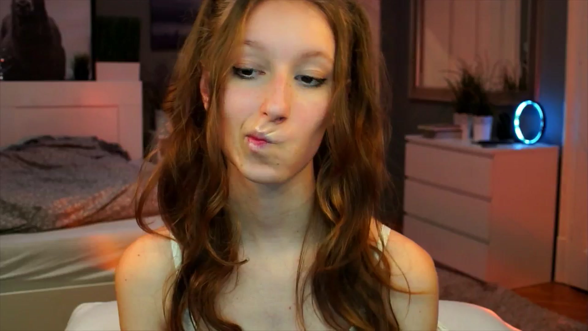 Gallery image thumbnail from Kira9's myfreecams stream on, 09/14/2025, 20:29 image 9 of 20