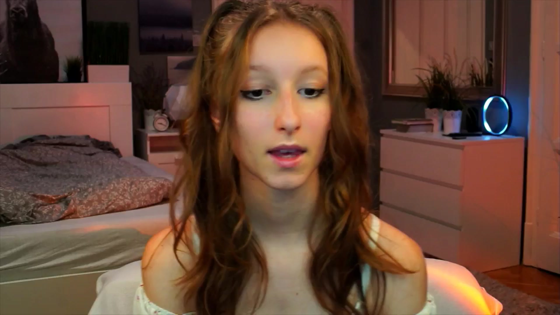 Gallery image thumbnail from Kira9's myfreecams stream on, 09/14/2025, 21:15 image 5 of 20
