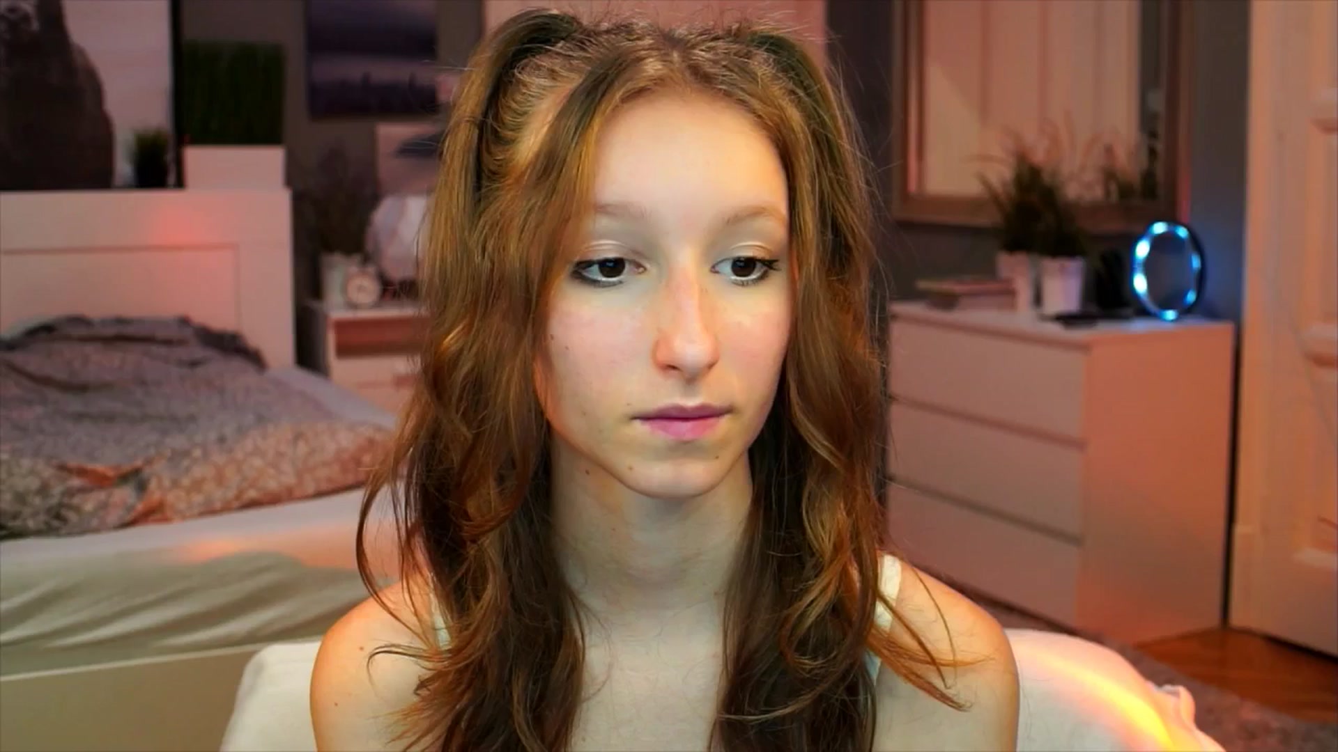 Gallery image thumbnail from Kira9's myfreecams stream on, 09/14/2025, 21:15 image 14 of 20