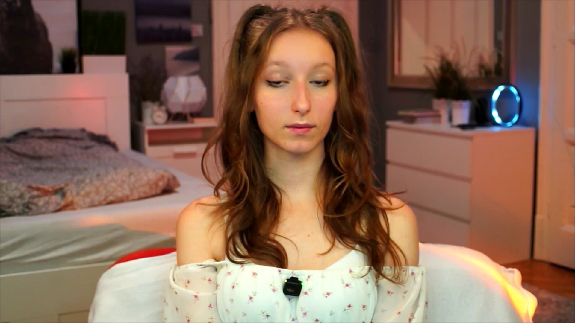 Gallery image thumbnail from Kira9's myfreecams stream on, 09/14/2025, 21:15 image 15 of 20