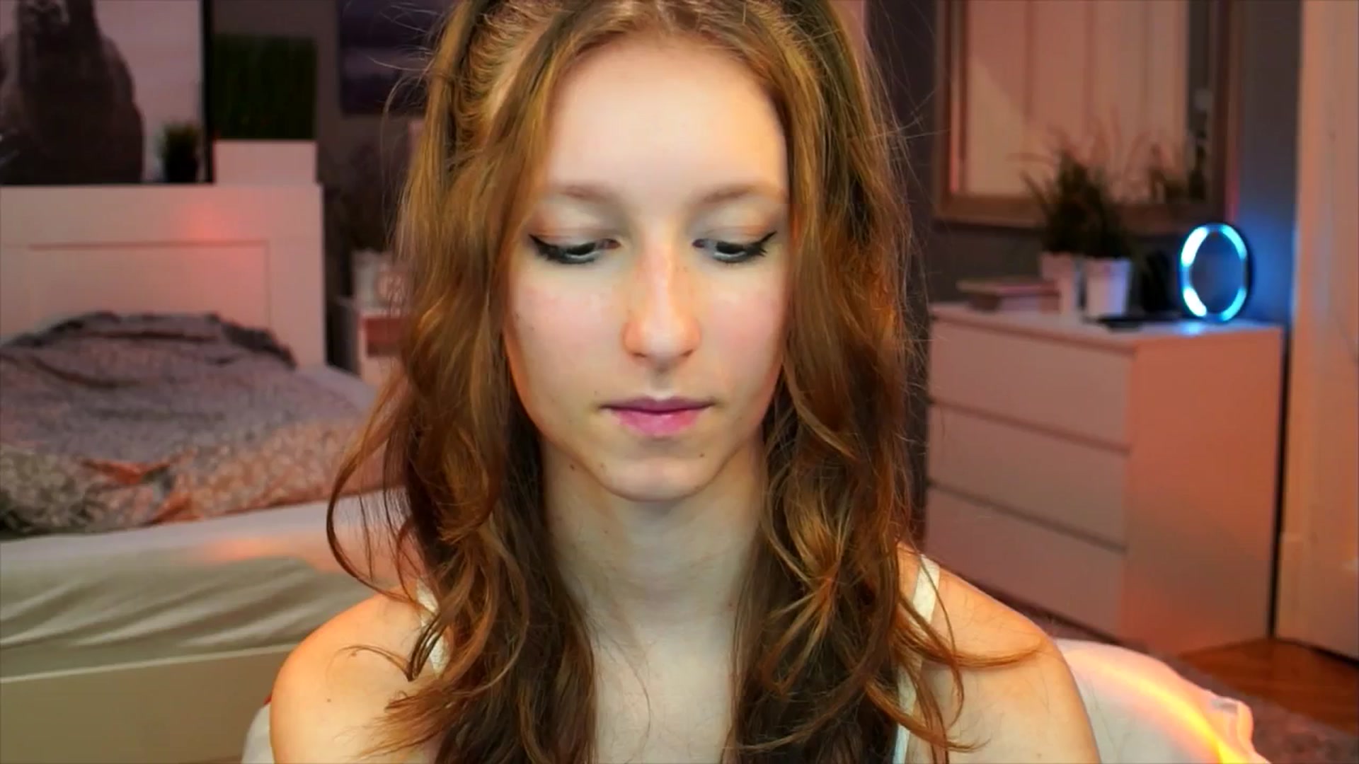 Gallery image thumbnail from Kira9's myfreecams stream on, 09/14/2025, 21:15 image 19 of 20