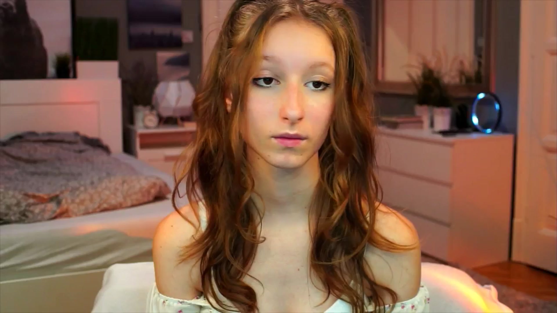 Gallery image thumbnail from Kira9's myfreecams stream on, 09/14/2025, 21:15 image 10 of 20