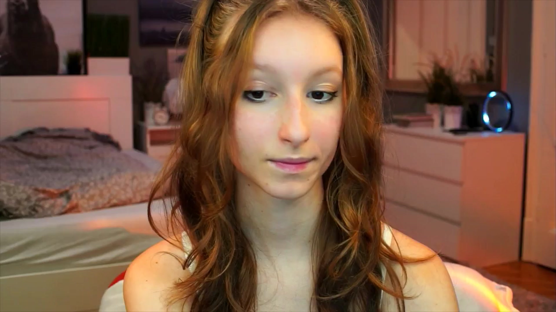 Gallery image thumbnail from Kira9's myfreecams stream on, 09/14/2025, 21:15 image 17 of 20