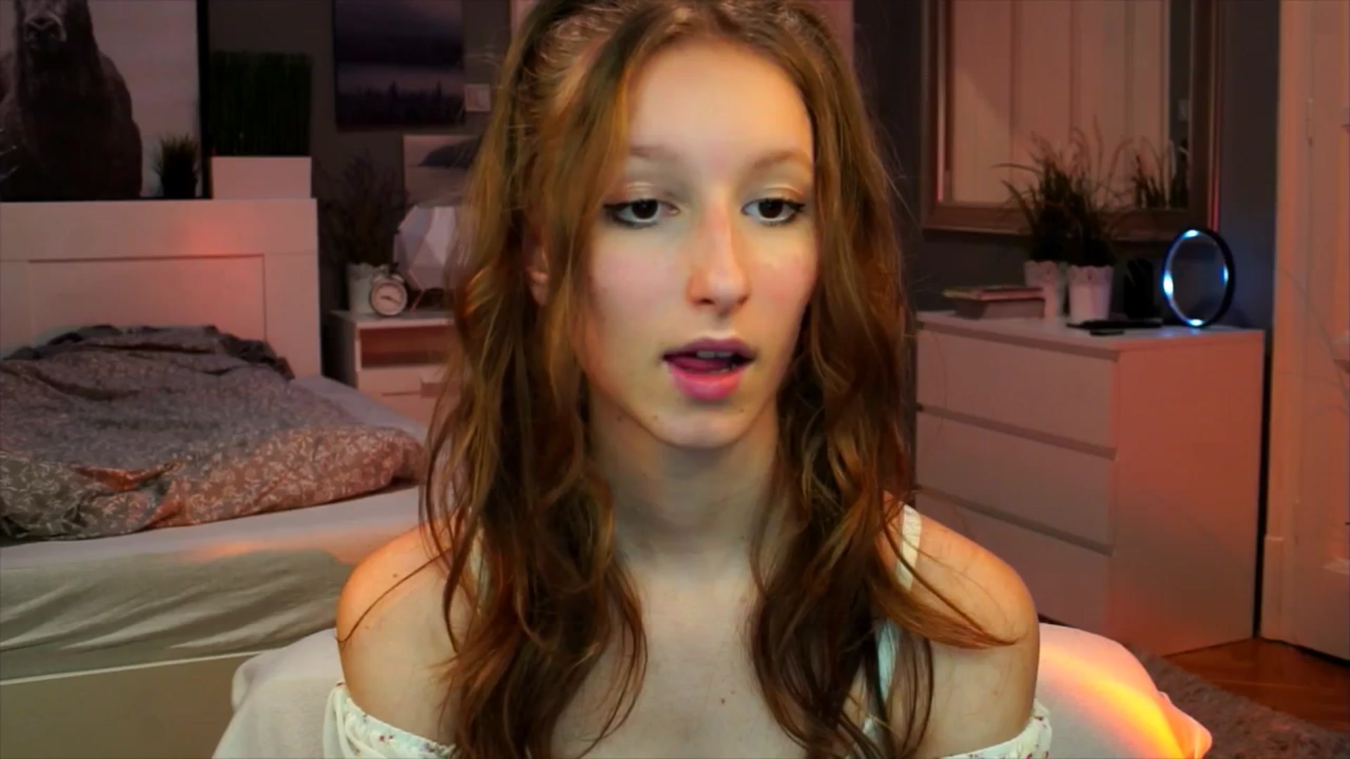 Gallery image thumbnail from Kira9's myfreecams stream on, 09/14/2025, 21:15 image 3 of 20