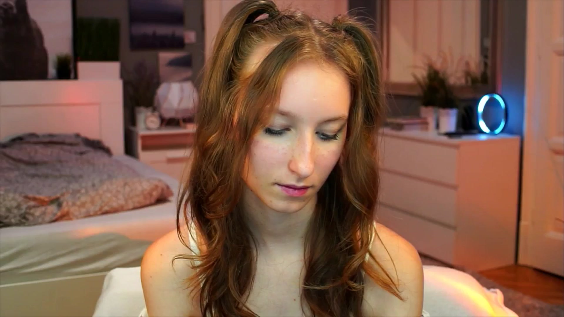 Gallery image thumbnail from Kira9's myfreecams stream on, 09/14/2025, 21:15 image 12 of 20