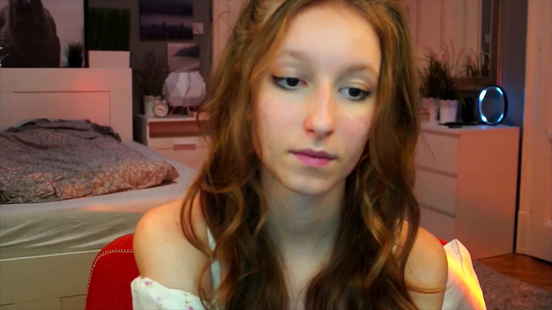 Gallery image thumbnail from Kira9's myfreecams stream on, 09/14/2025, 22:30 image 5 of 20