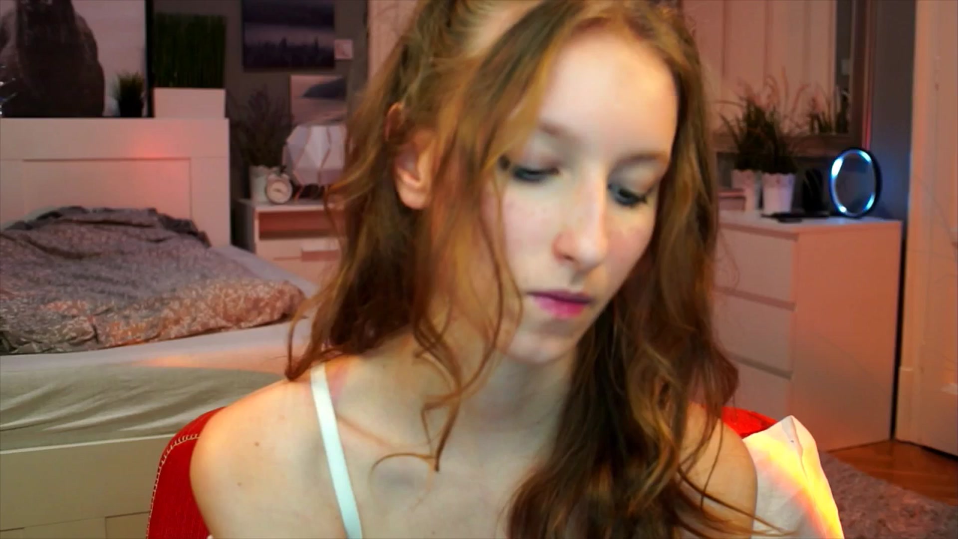 Gallery image thumbnail from Kira9's myfreecams stream on, 09/14/2025, 22:30 image 9 of 20