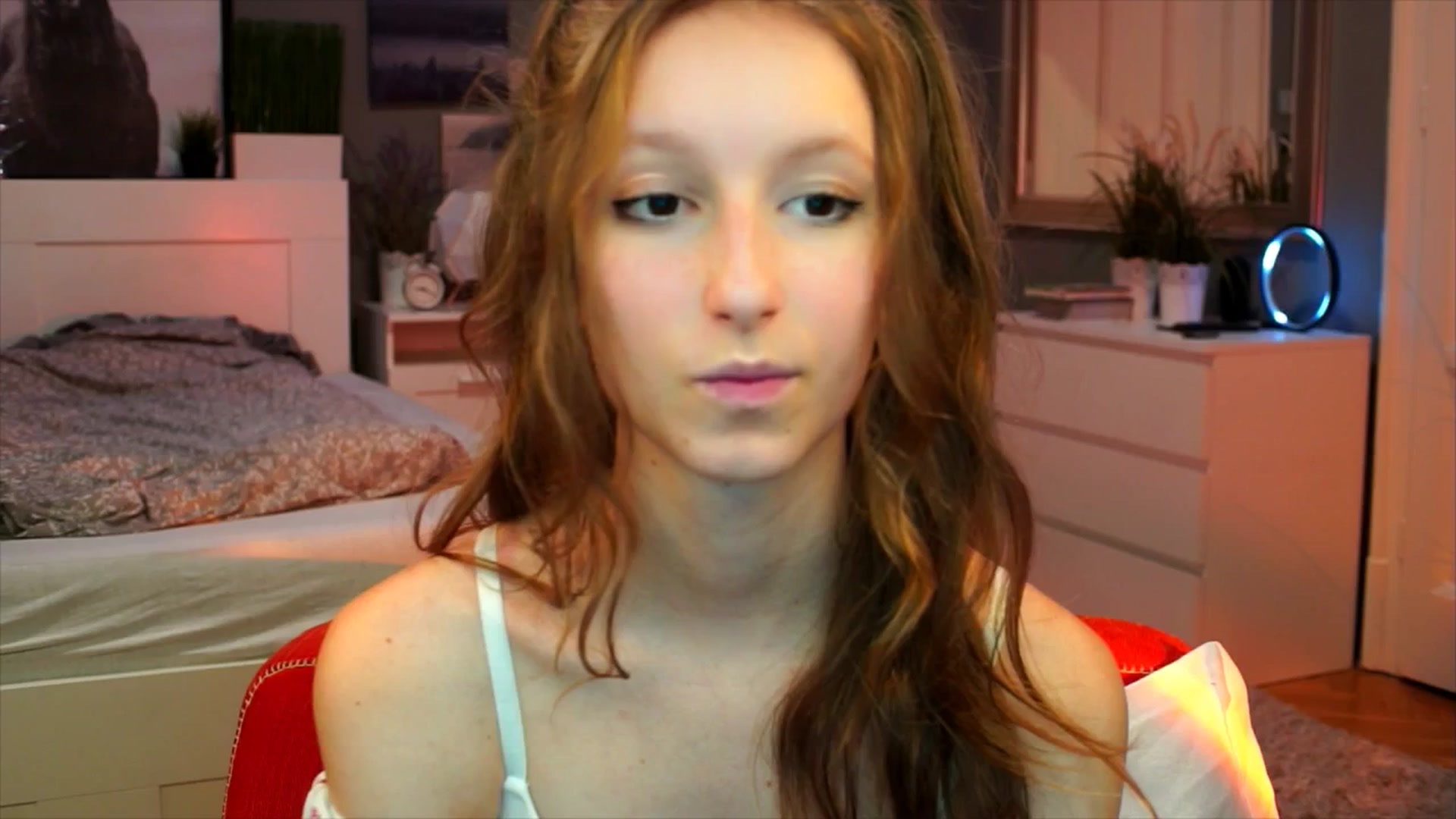 Gallery image thumbnail from Kira9's myfreecams stream on, 09/14/2025, 22:30 image 12 of 20