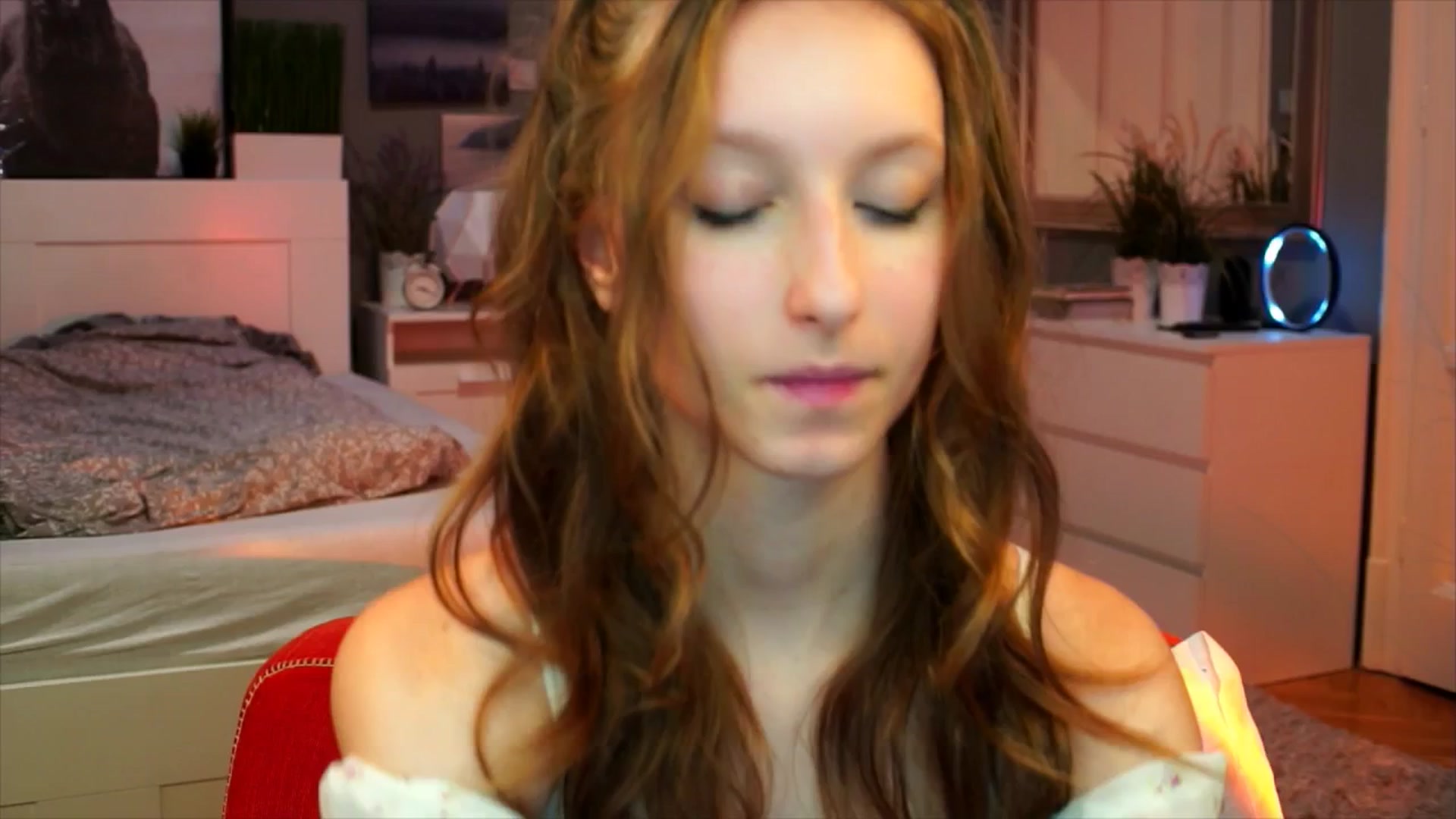 Gallery image thumbnail from Kira9's myfreecams stream on, 09/14/2025, 22:30 image 4 of 20