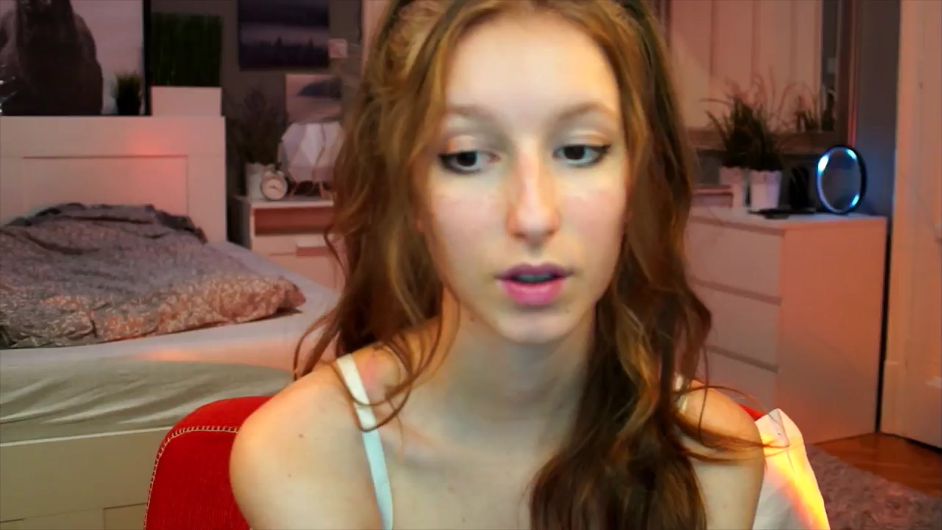 Gallery image thumbnail from Kira9's myfreecams stream on, 09/14/2025, 22:30 image 8 of 20