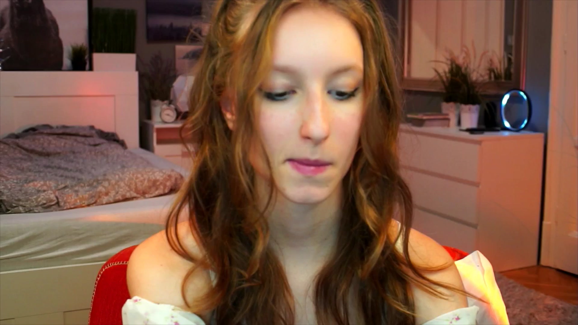 Gallery image thumbnail from Kira9's myfreecams stream on, 09/14/2025, 22:30 image 3 of 20