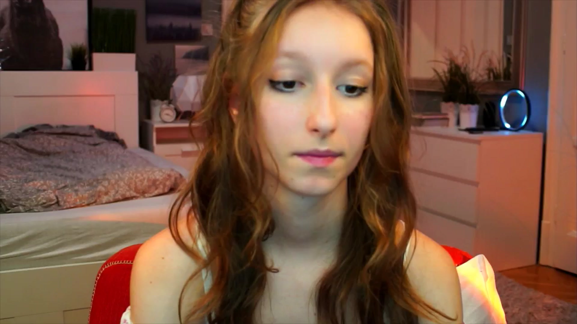 Gallery image thumbnail from Kira9's myfreecams stream on, 09/14/2025, 22:30 image 18 of 20