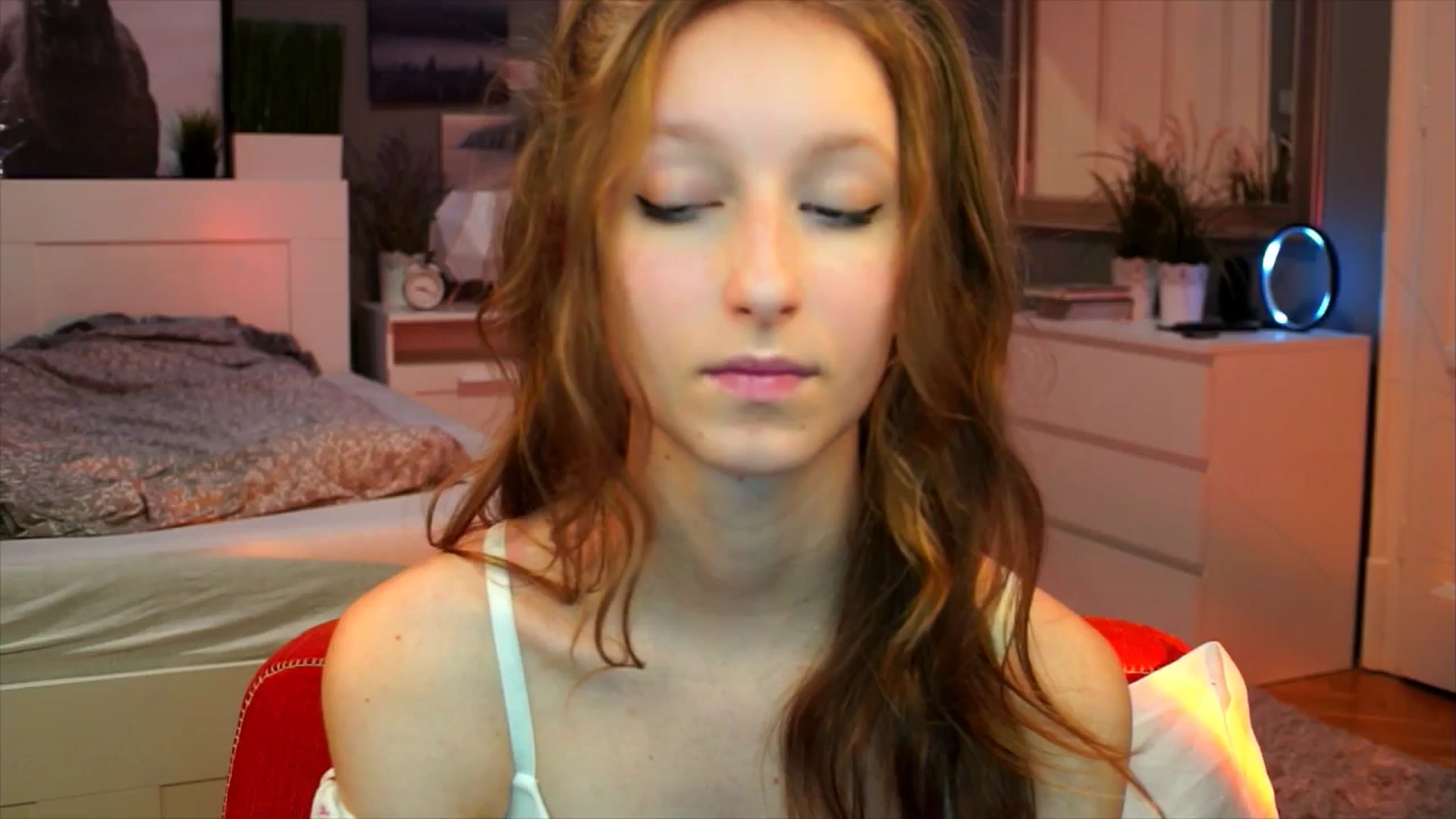 Gallery image thumbnail from Kira9's myfreecams stream on, 09/14/2025, 22:30 image 13 of 20