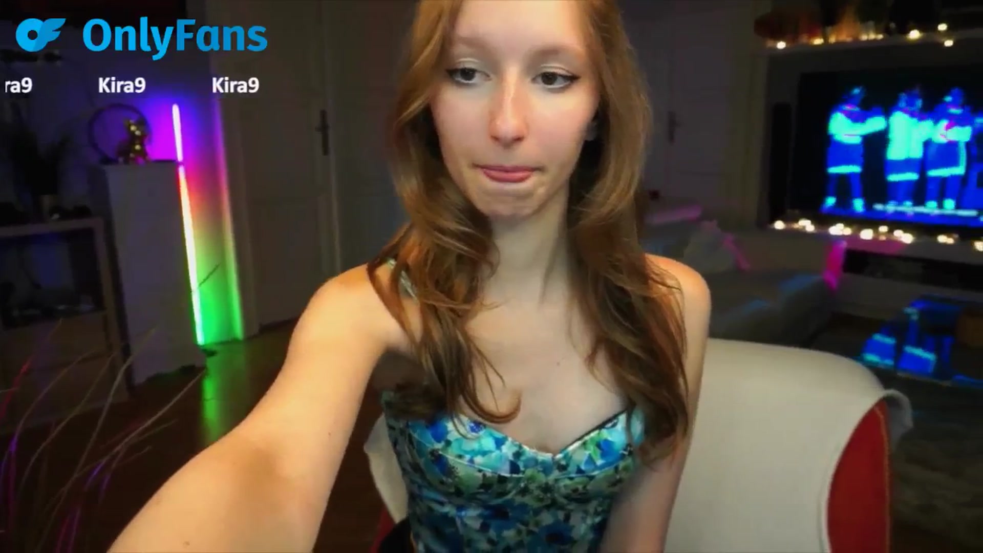 Gallery image thumbnail from Kira9's myfreecams stream on, 09/17/2025, 16:48 image 6 of 20