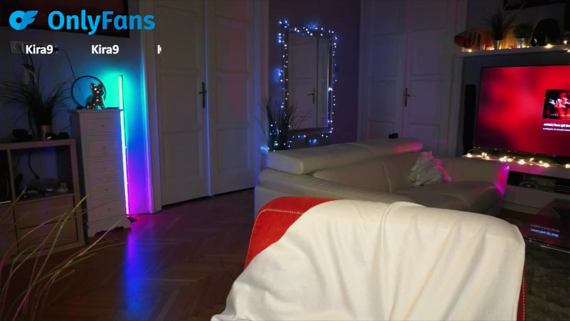 Gallery image thumbnail from Kira9's myfreecams stream on, 09/17/2025, 21:29 image 2 of 20