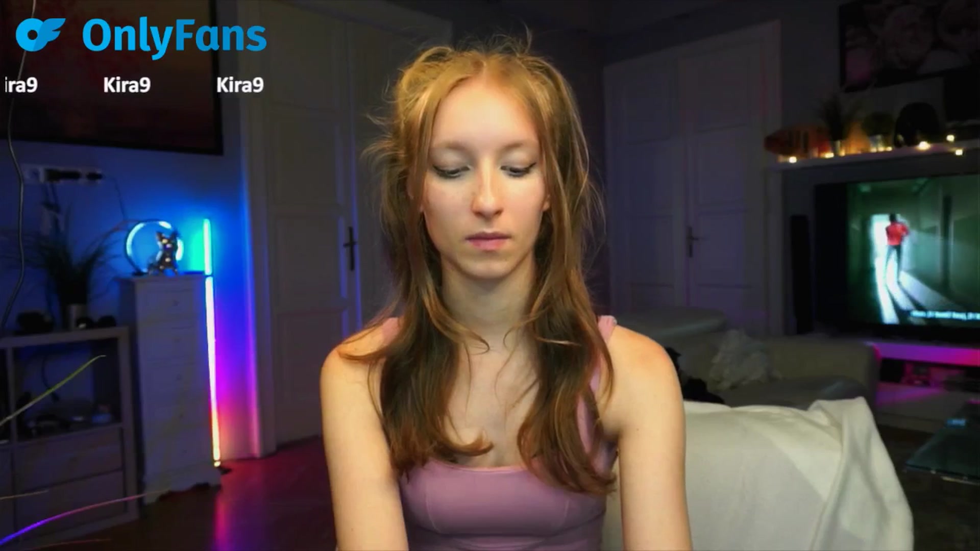Gallery image thumbnail from Kira9's myfreecams stream on, 09/18/2025, 17:50 image 12 of 20
