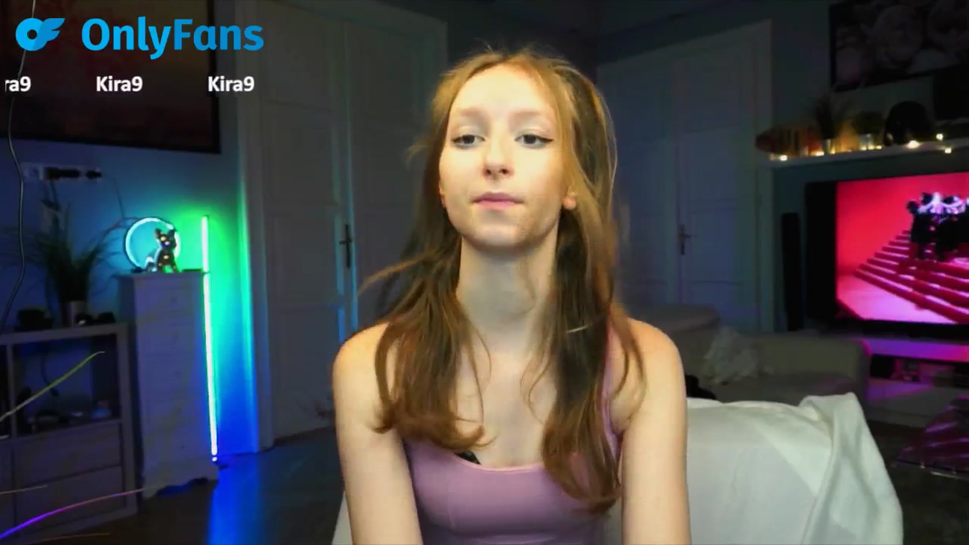Gallery image thumbnail from Kira9's myfreecams stream on, 09/18/2025, 17:50 image 14 of 20