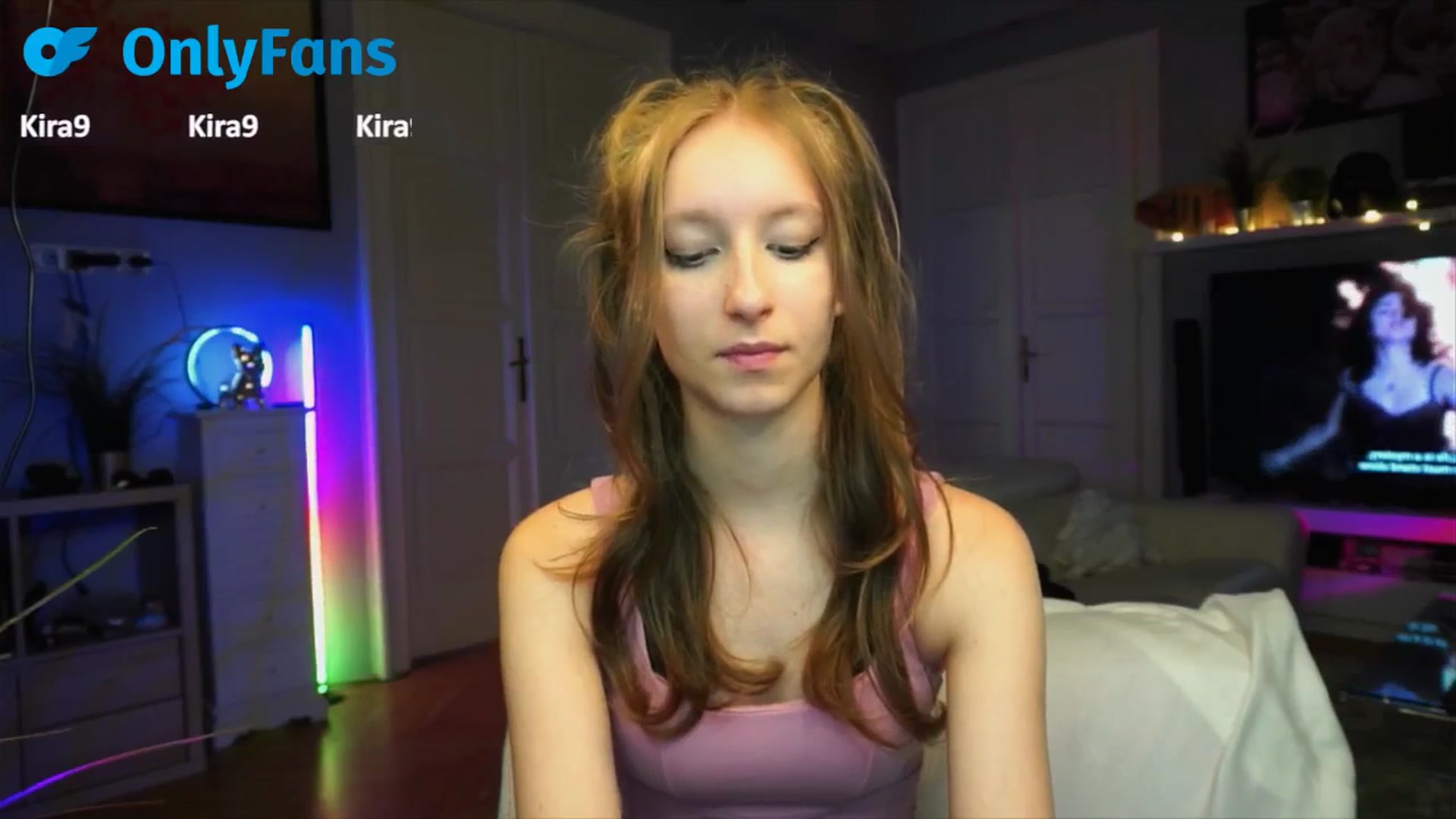 Gallery image thumbnail from Kira9's myfreecams stream on, 09/18/2025, 17:50 image 5 of 20