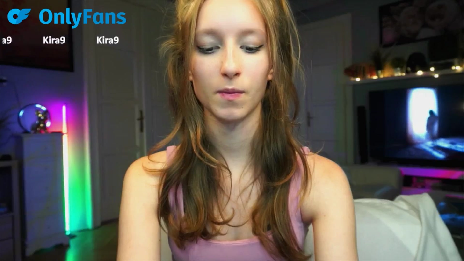 Gallery image thumbnail from Kira9's myfreecams stream on, 09/18/2025, 17:50 image 16 of 20
