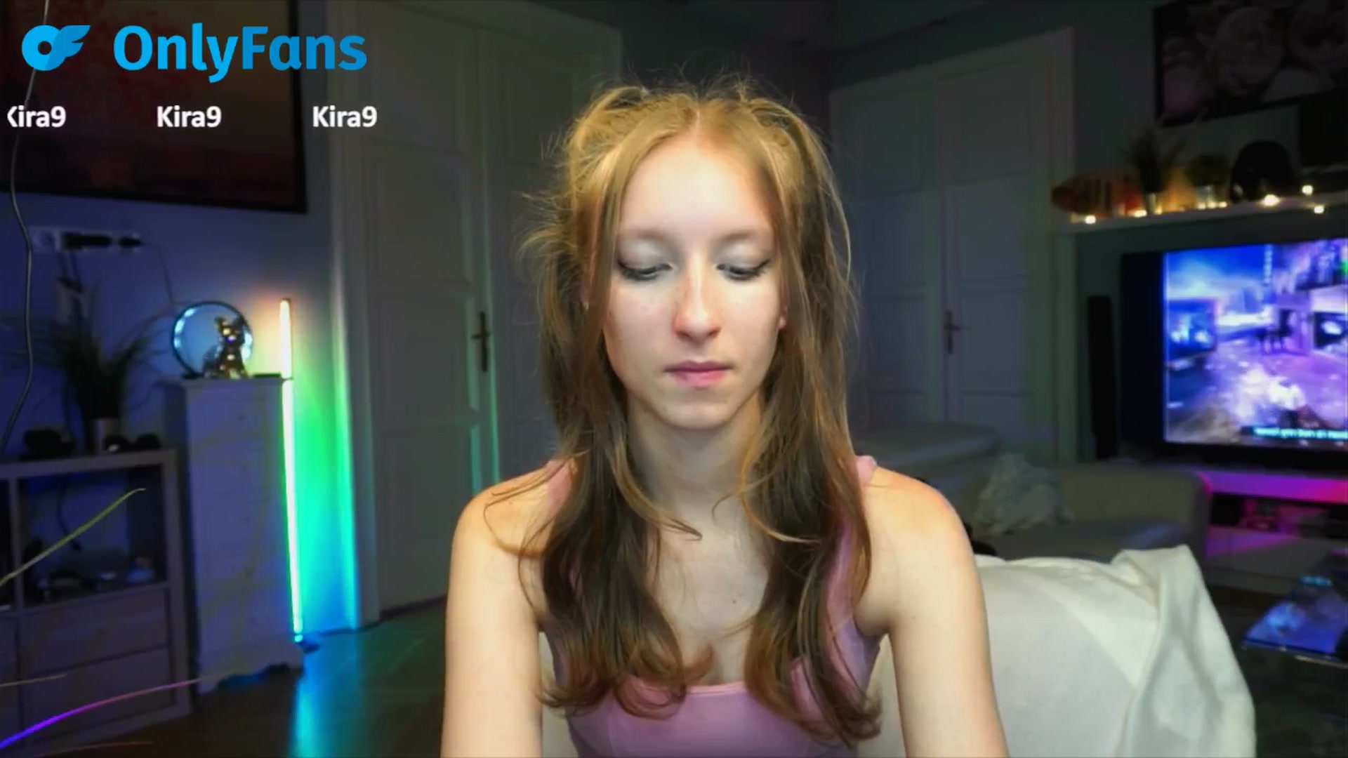 Gallery image thumbnail from Kira9's myfreecams stream on, 09/18/2025, 17:50 image 9 of 20
