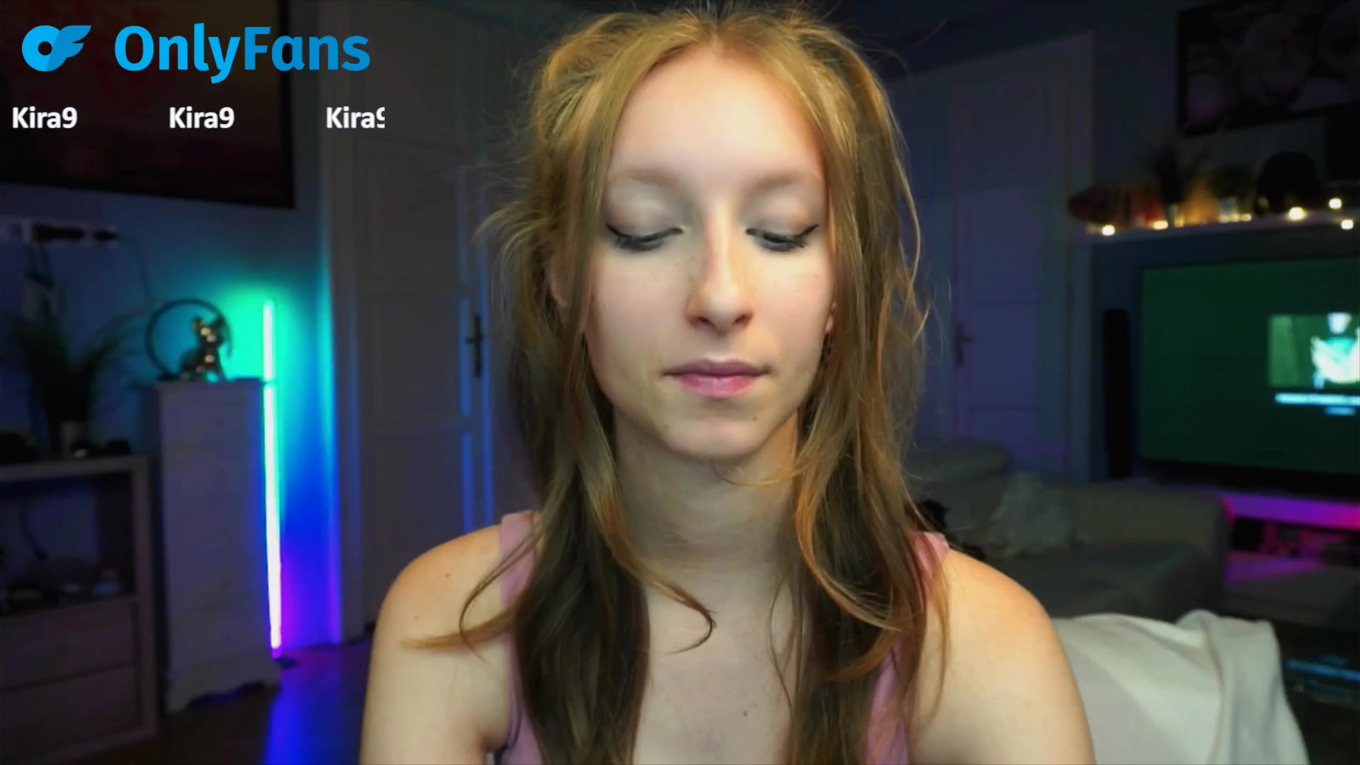 Gallery image thumbnail from Kira9's myfreecams stream on, 09/18/2025, 19:14 image 11 of 20