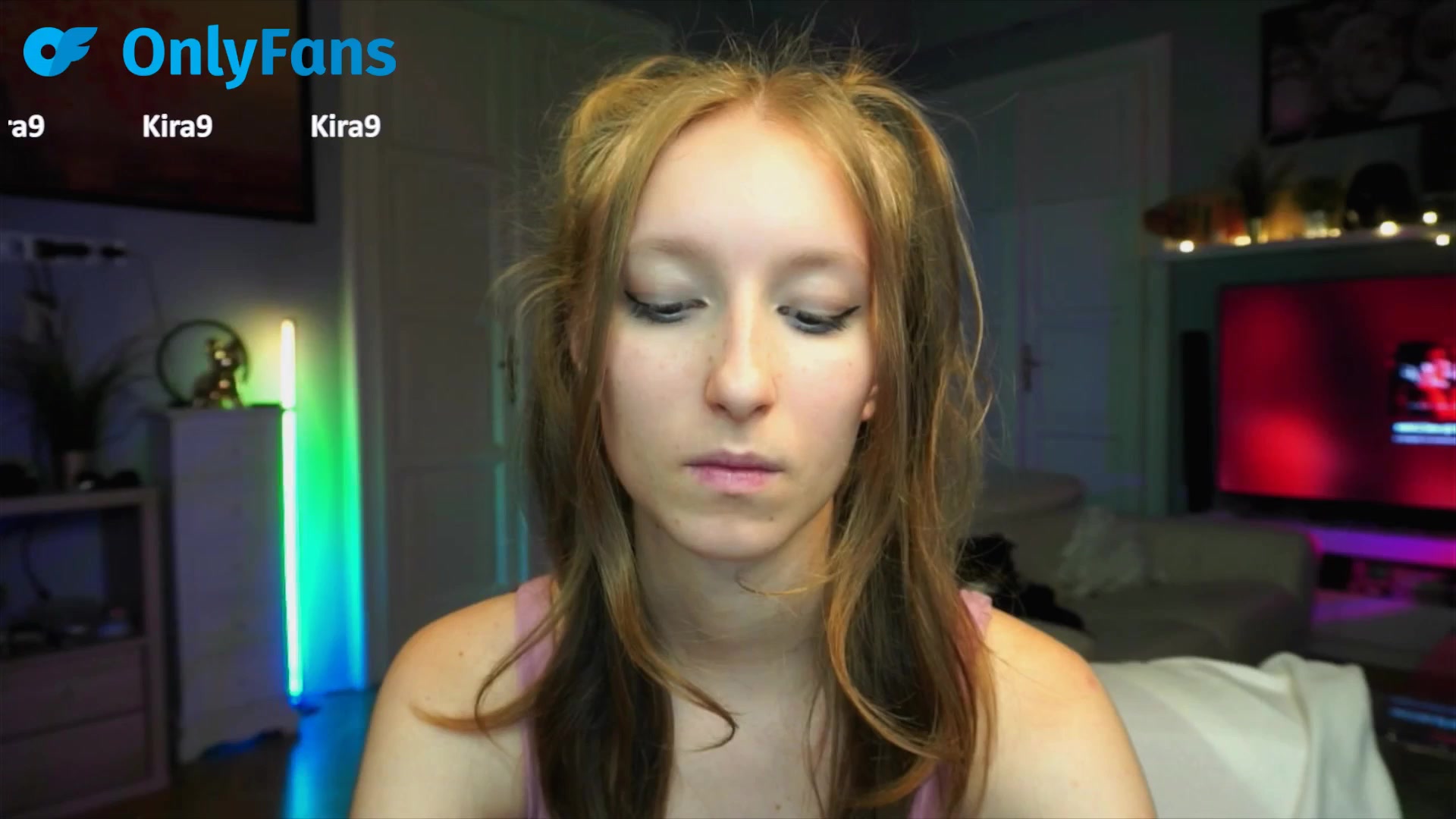 Gallery image thumbnail from Kira9's myfreecams stream on, 09/18/2025, 19:14 image 12 of 20