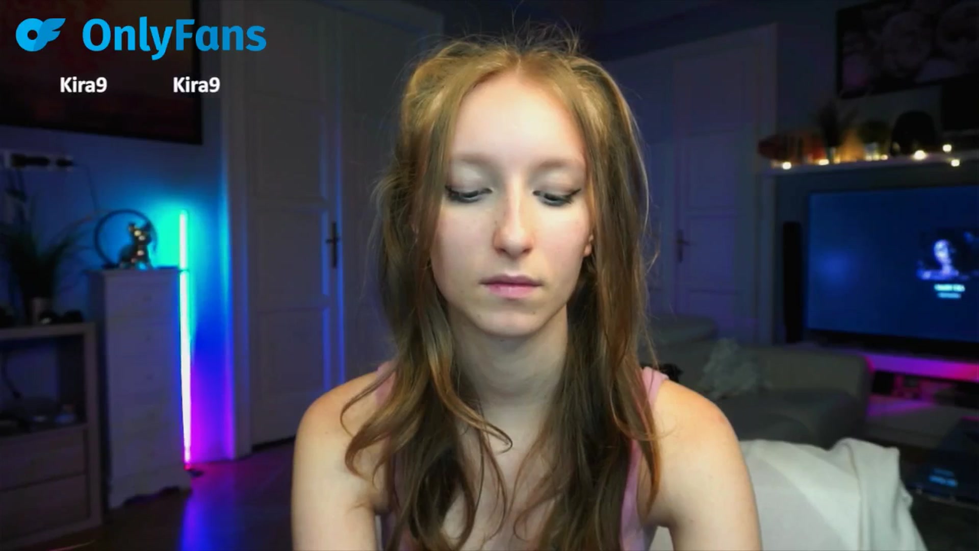 Gallery image thumbnail from Kira9's myfreecams stream on, 09/18/2025, 19:58 image 3 of 20