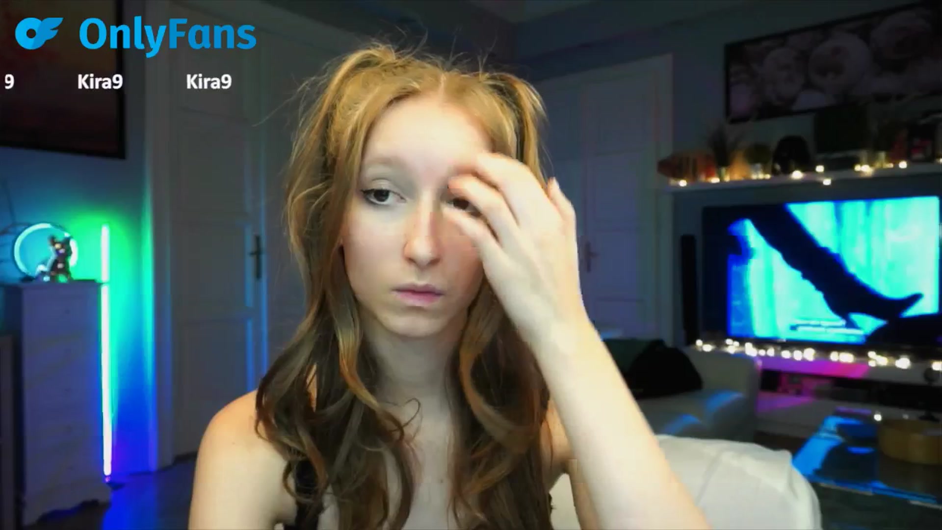 Gallery image thumbnail from Kira9's myfreecams stream on, 09/19/2025, 18:13 image 11 of 20